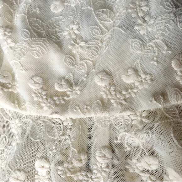 Lacy Crop Top - Picture 3 of 3